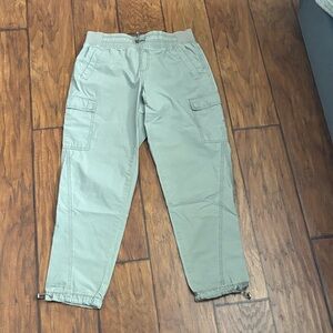 Light Sage Cargo Pants - Casual Utility Style